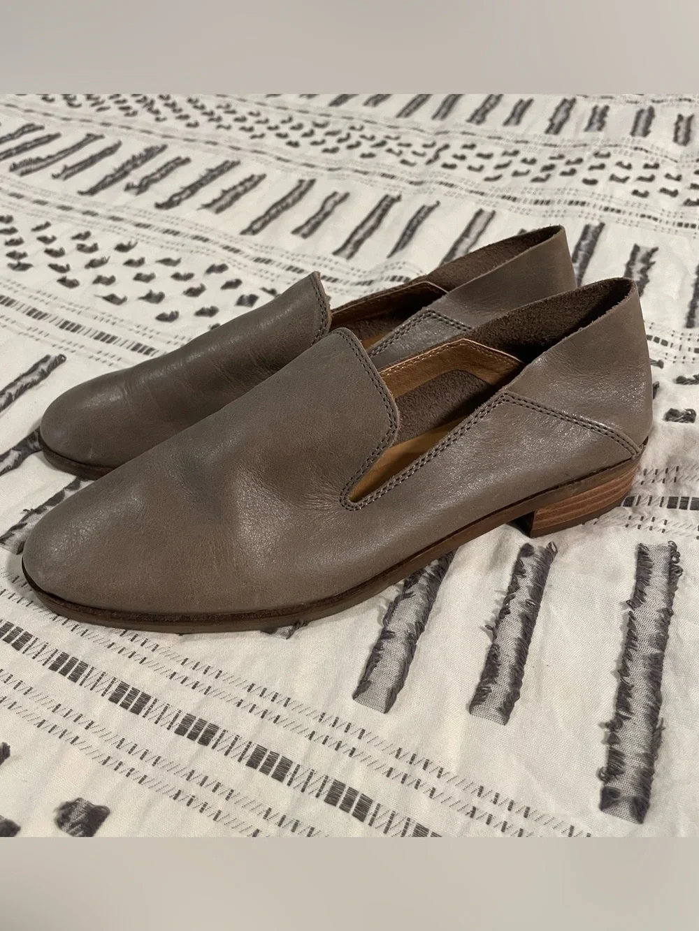 Lucky Brand Cahill Leather Slip-On Loafers Flat Shoes Gray / Taupe